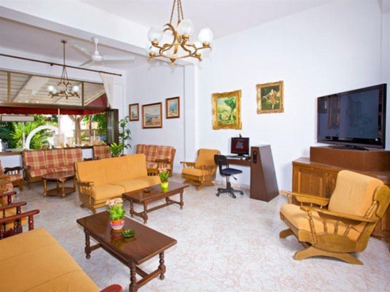 Hostal Villa Cati Peguera Exterior photo